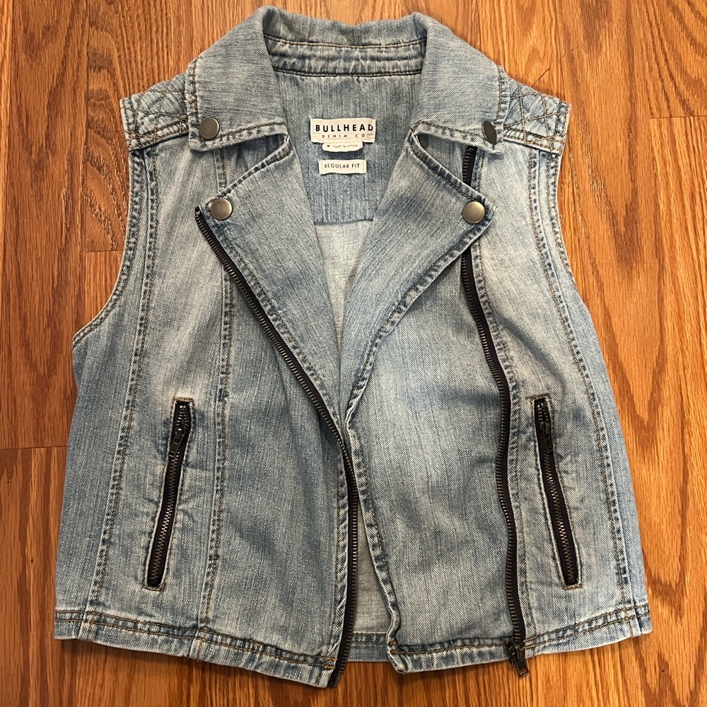 Denim jacket without sleeves